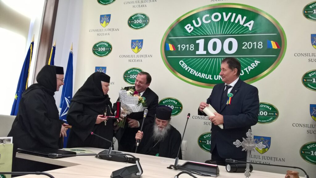 Stareţa Mănăstirii Voroneţ, decorată de Preşedinţie