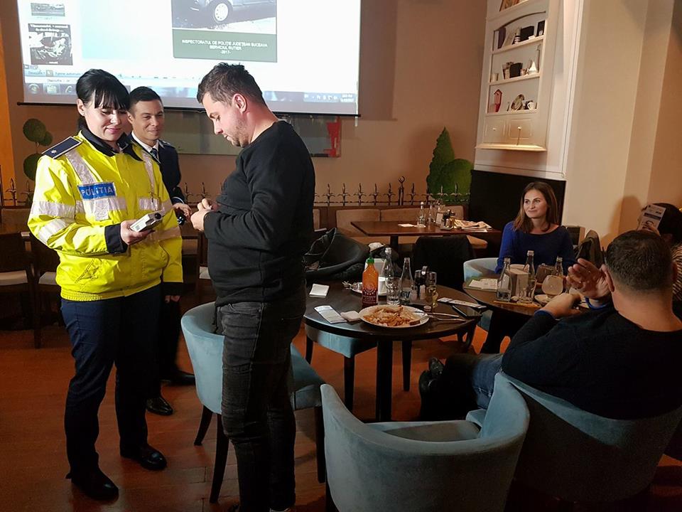 Poliţia, acţiune anti-alcool la „Apropo cafe”