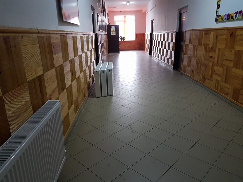 Centrala stricată, 400 de elevi de la Salcea învaţă în frig