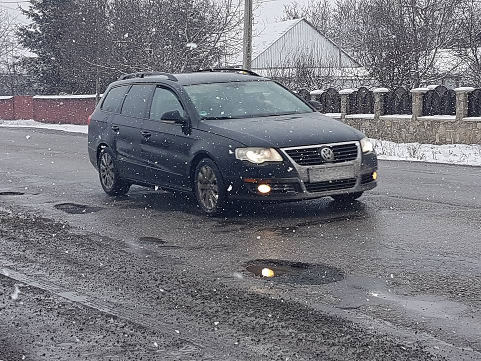 Adomnicăi, solicitare pentru astuparea gropilor de pe o porţiune de drum european