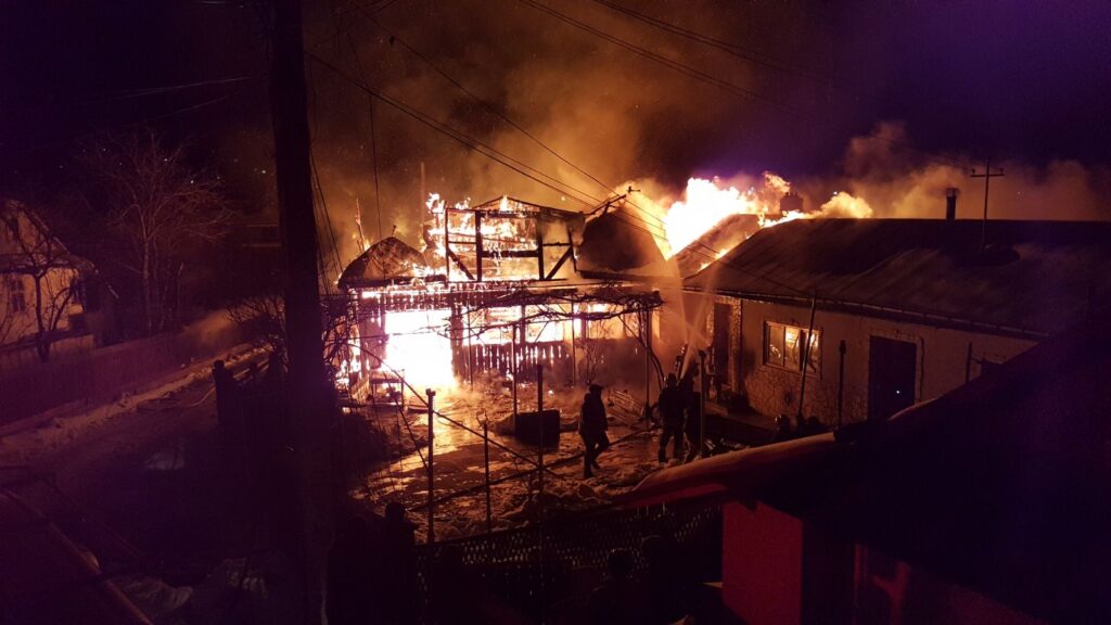 Incendiu stins cu 4 autospeciale