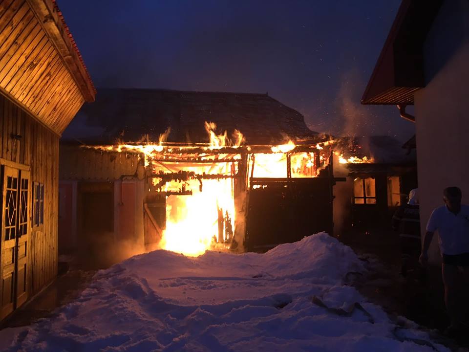 Femeia cu arsuri de la Hănţeşti, transportată la Bucureşti