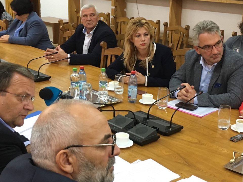 Deputata Cobuz nu se lasă. Şi e de rău