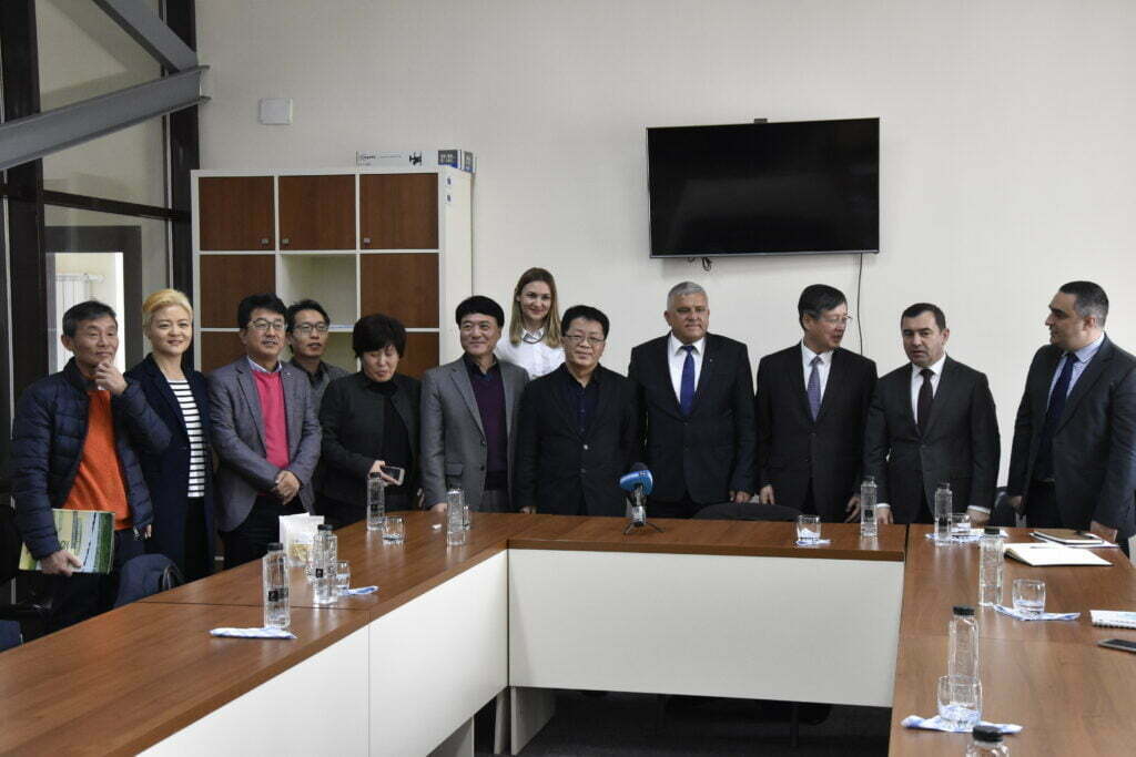 Oameni de afaceri coreeni, la Suceava, după ceapă