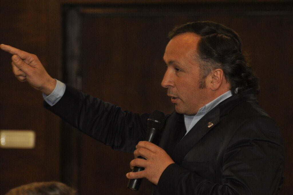 Mai uşor cu ministrul pe scări, domnule preşedinte