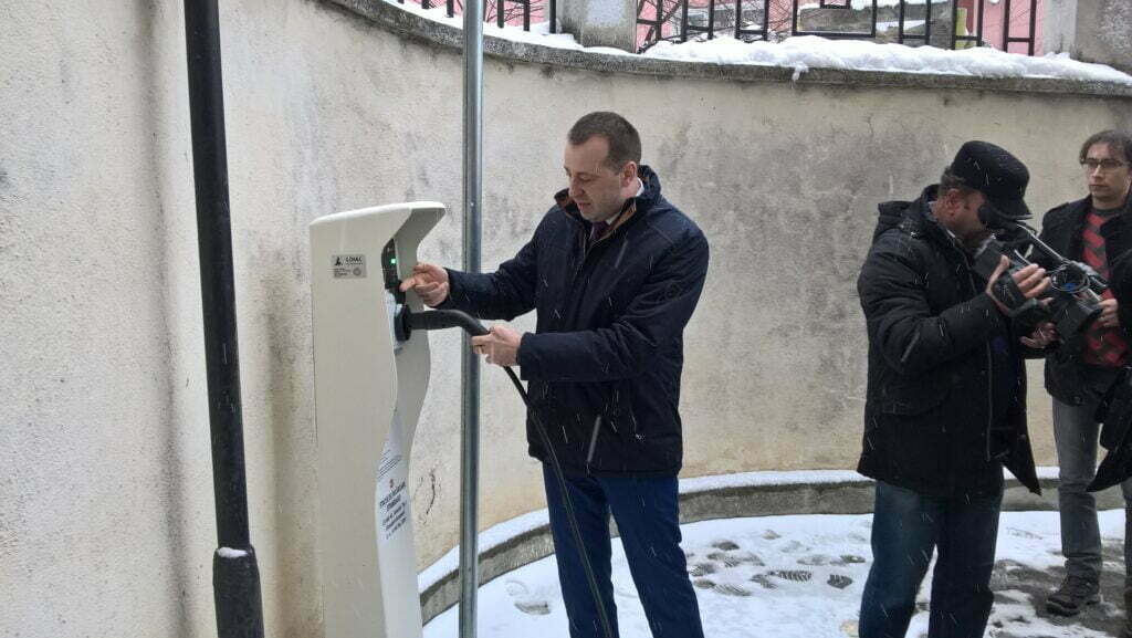 Suceava: 28 de staţii de încărcare pentru maşini electrice