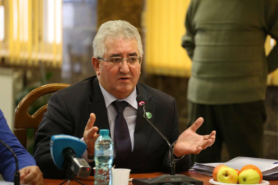 3 firme, pentru repararea trotuarelor cu pavele