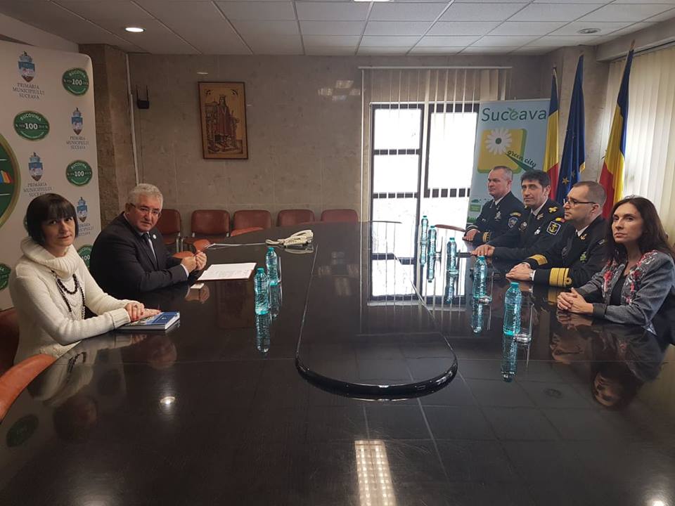 Reprezentanţii Forţelor Navale, la Prefectură și Primăria Suceava
