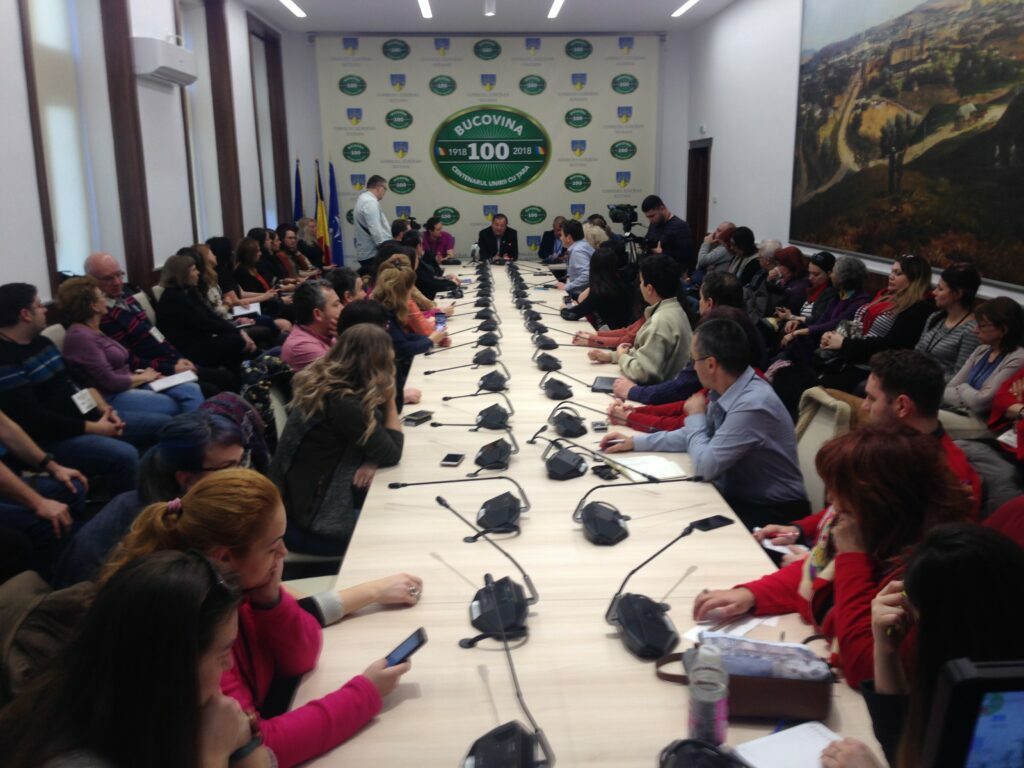 Flutur, legat de turism: „Ne-am scos un dinte şi ne-am pus unul de aur”