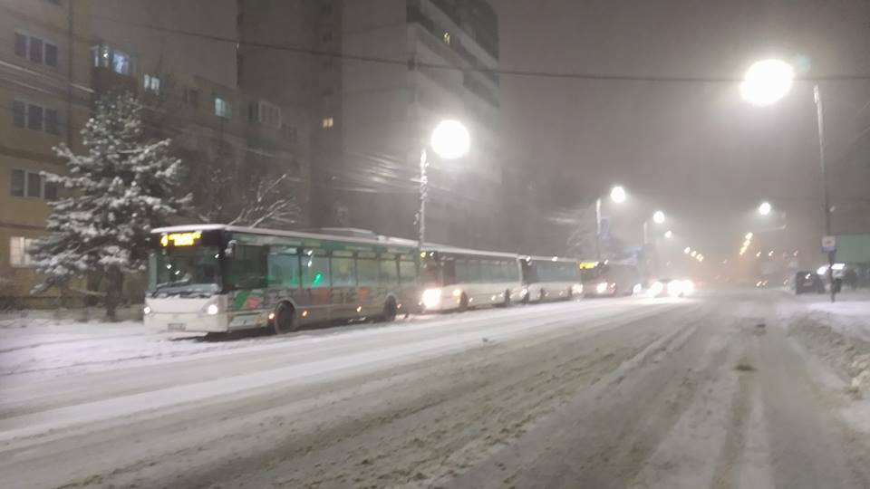 Lungu, nemulţumit de retragerea autobuzelor de pe traseu din cauza vremii