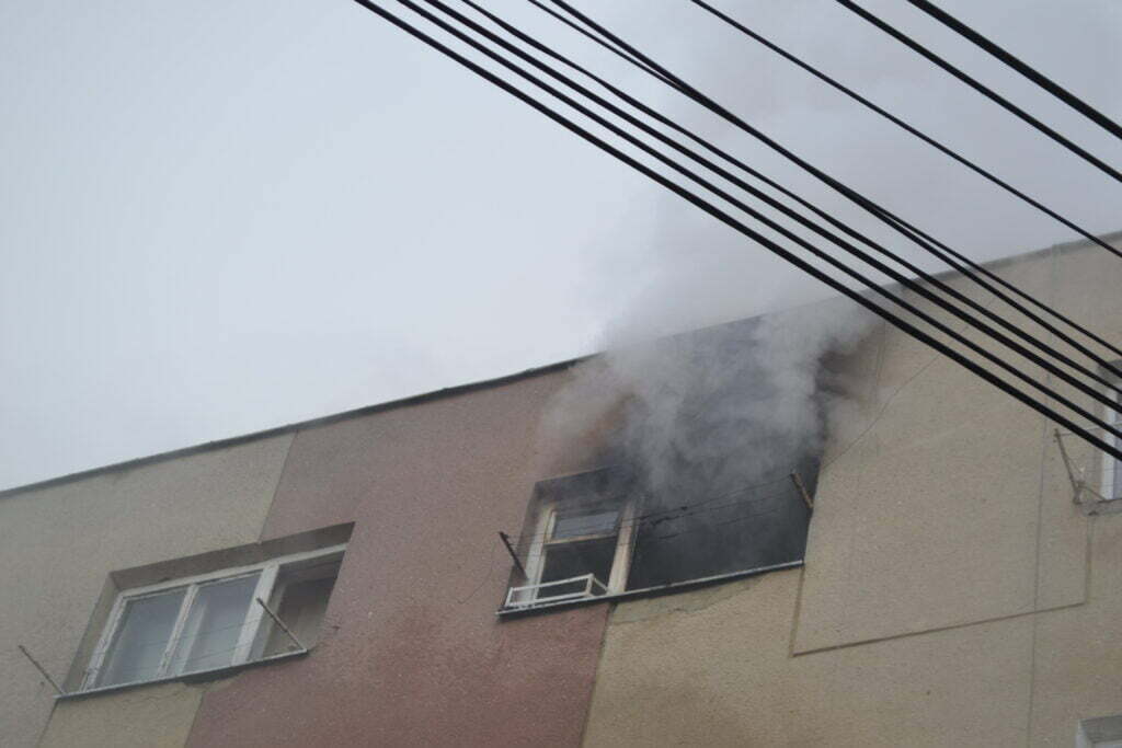 Incendiu la Burdujeni, 22 de persoane evacuate