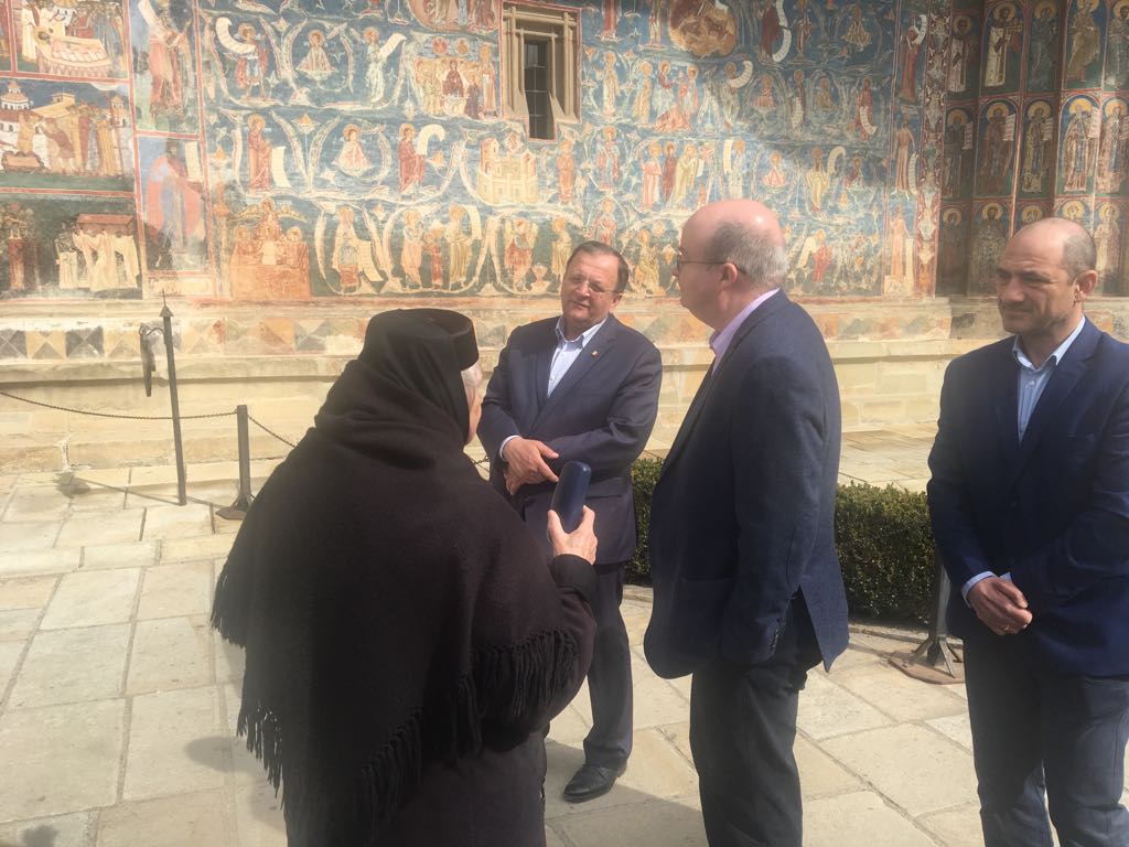 Flutur, discuții cu ambasadorul Brummell despre o cursă aeriană Suceava – Liverpool