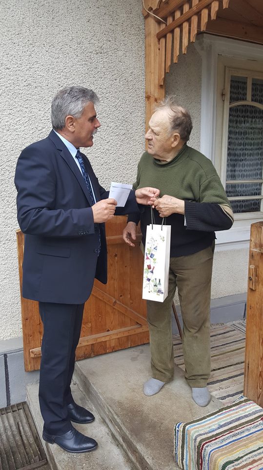 Primarul Cîmpulungului, în vizită la ultimii 7 veterani de război