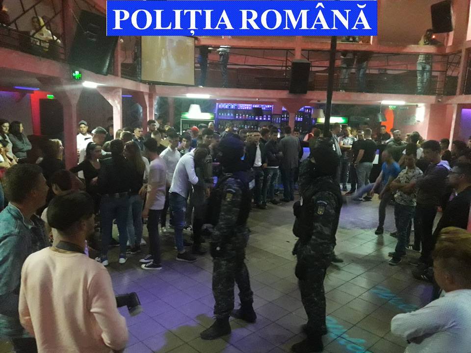 150 de poliţişti, razii în baruri si discoteci