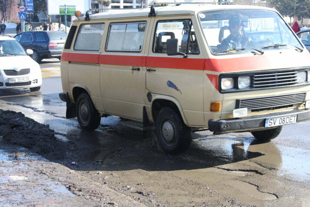 Bitumul de import, vinovat pentru drumurile proaste