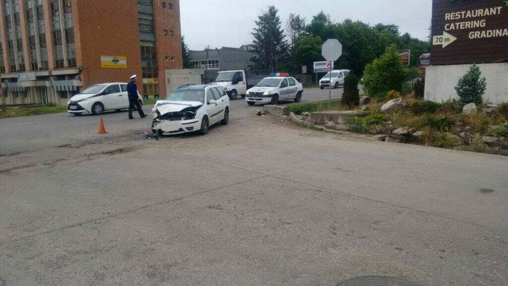 Accident la Şcheia, două persoane rănite