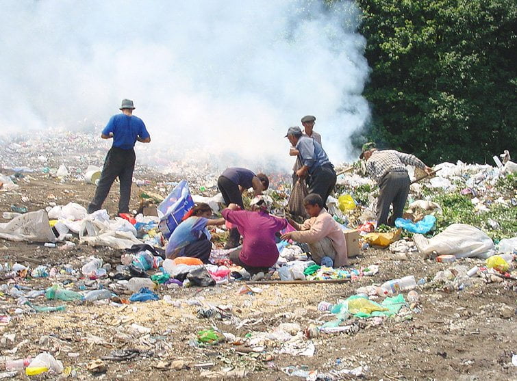 Mandatele şi bilanţurile trec, problemele rămîn
