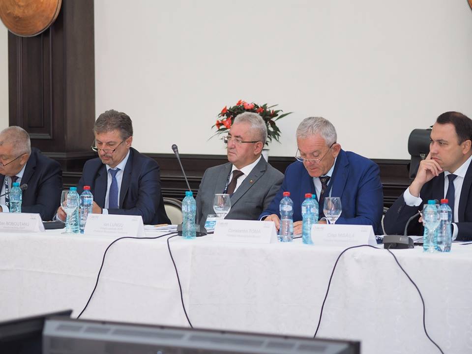 Primarul Lungu, discuţii cu doi oficiali despre consolidarea malurilor rîului Suceava