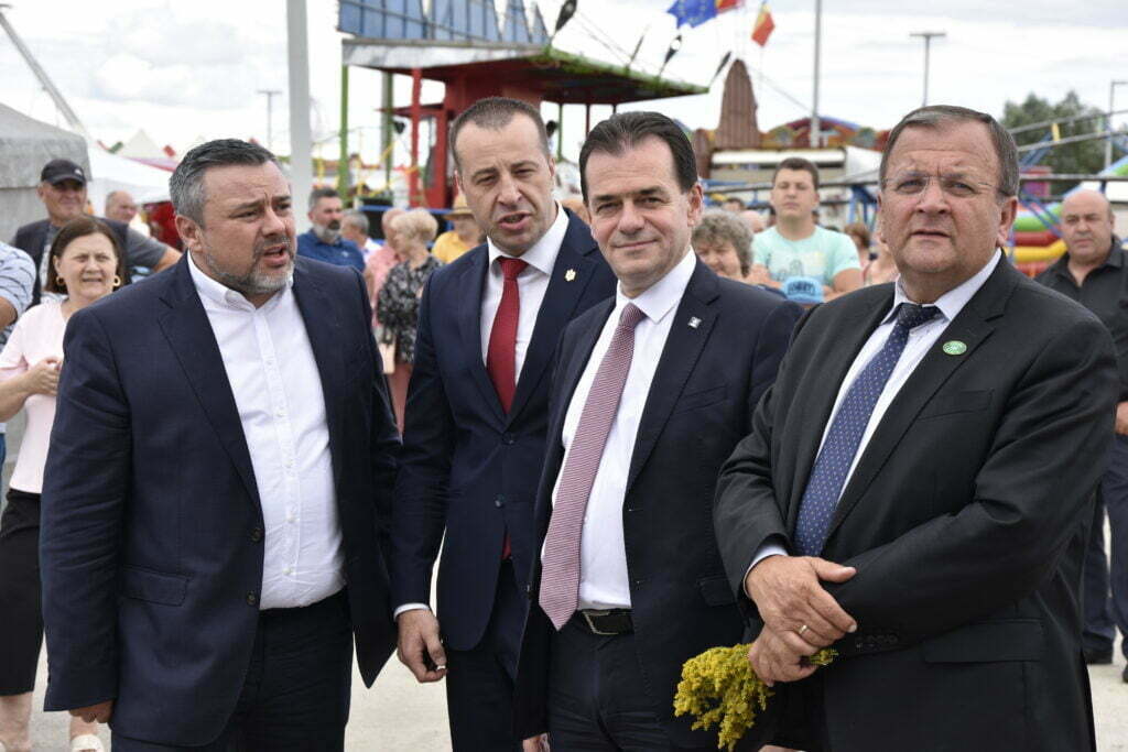 Liberalii suceveni, mobilizaţi pentru o eventuală ieşire în stradă