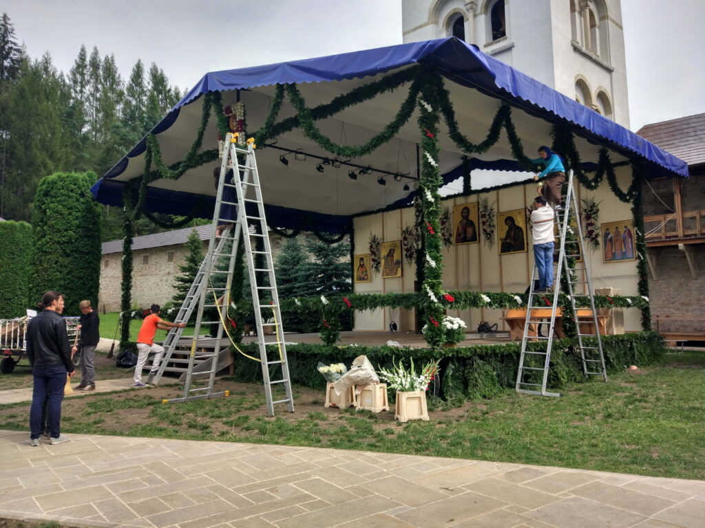 Portal închinat jertfei românilor, la Mănăstirea Putna