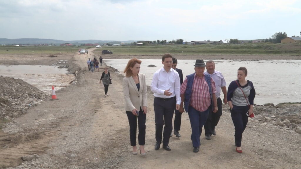 Lucrările la podul închis de la Milişăuţi au început