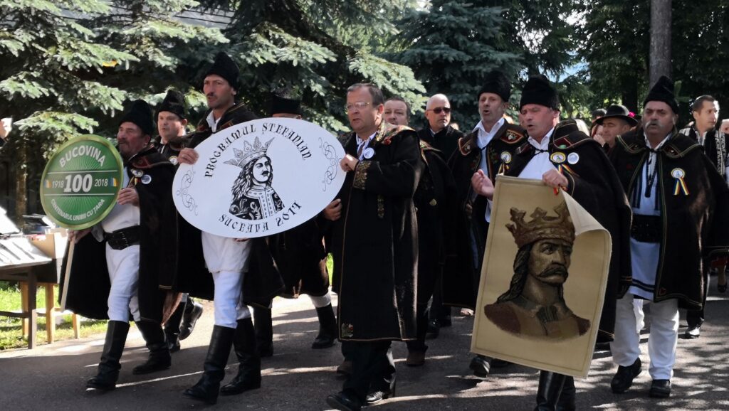 Oare Ştefan cel Mare nu se răsucea în mormînt?