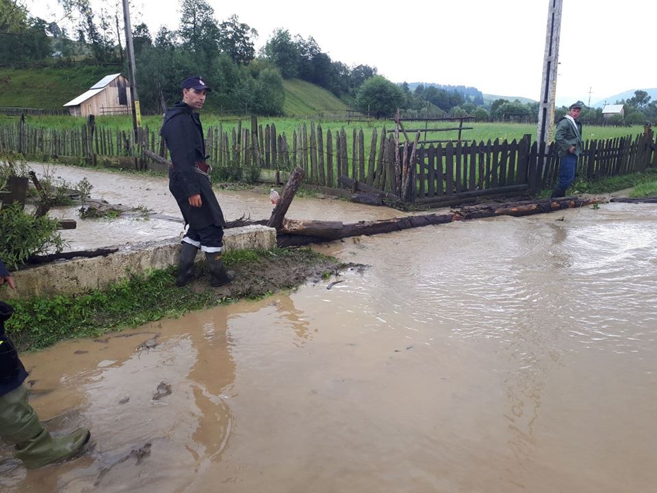 Intervenţii şi monitorizări în zonele în care a plouat abundent