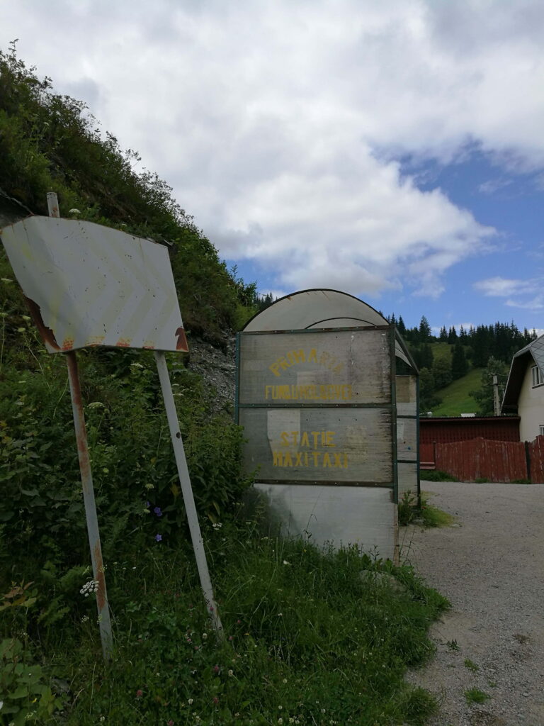Primăria impecabilă, staţiile de autobuz mizerabile