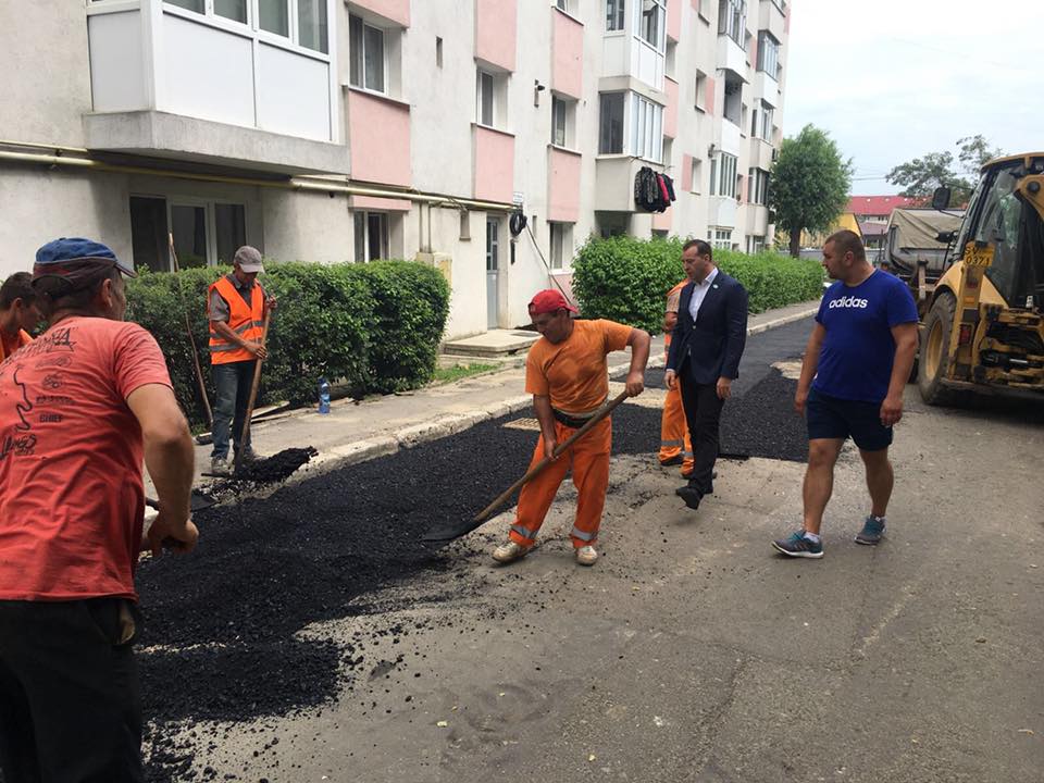 Asfaltări pe străzile unde s-a lucrat la reţeaua de termoficare