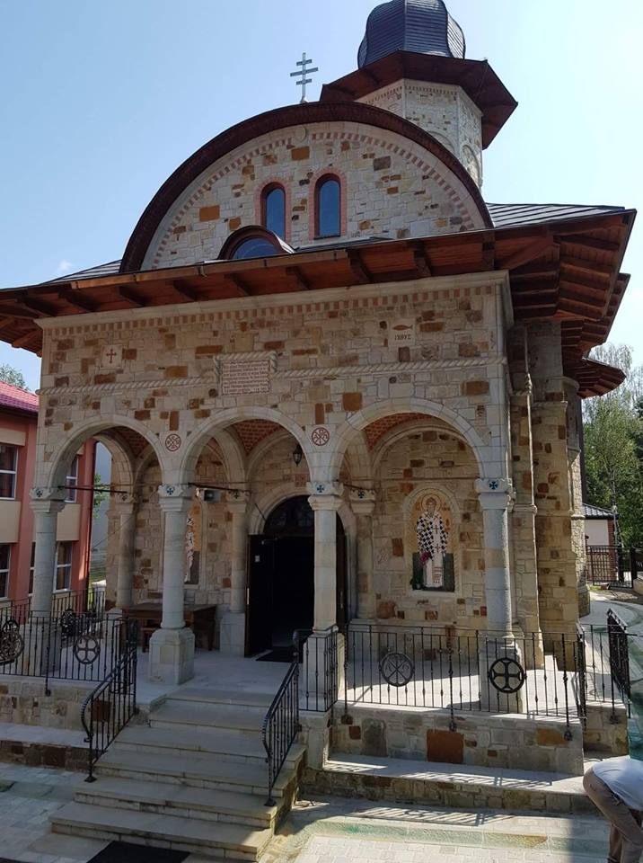 Biserica în stil bizantin din George Enescu va fi sfinţită mîine