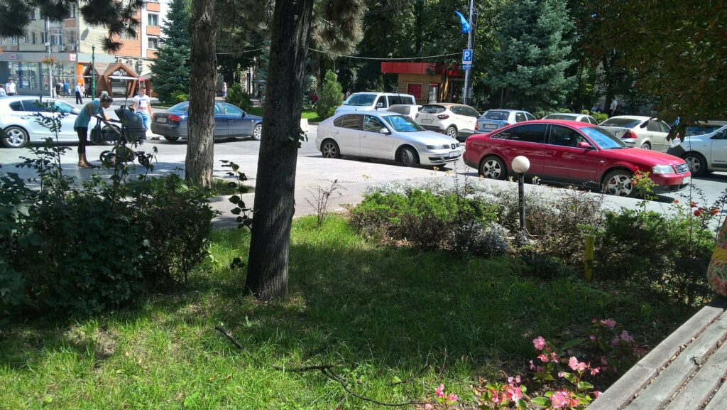 Stîlpi de iluminat cu glob, furaţi din centrul Sucevei
