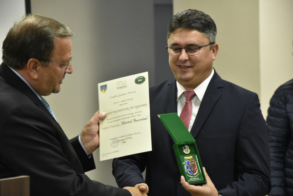 Preşedintele UPR, distincţie din partea preşedintelui CJ