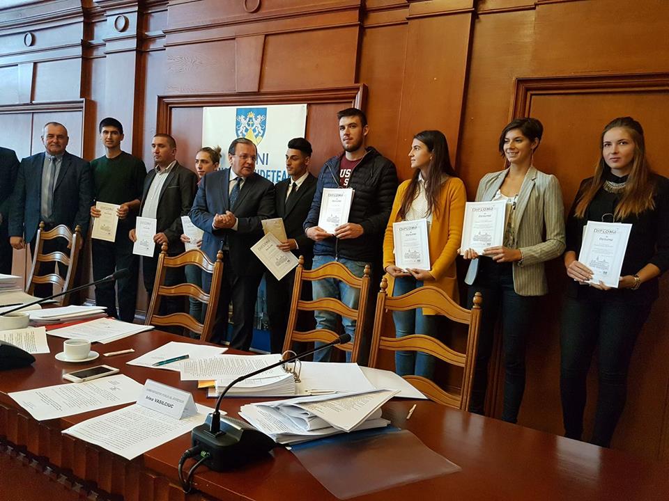 Sportivi cu performanţe internaţionale, premiaţi de CJ