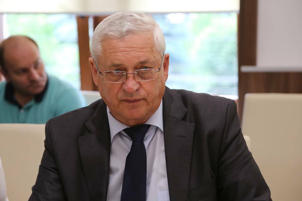 Mai mult de 460 de şcoli, fără autorizaţie sanitară