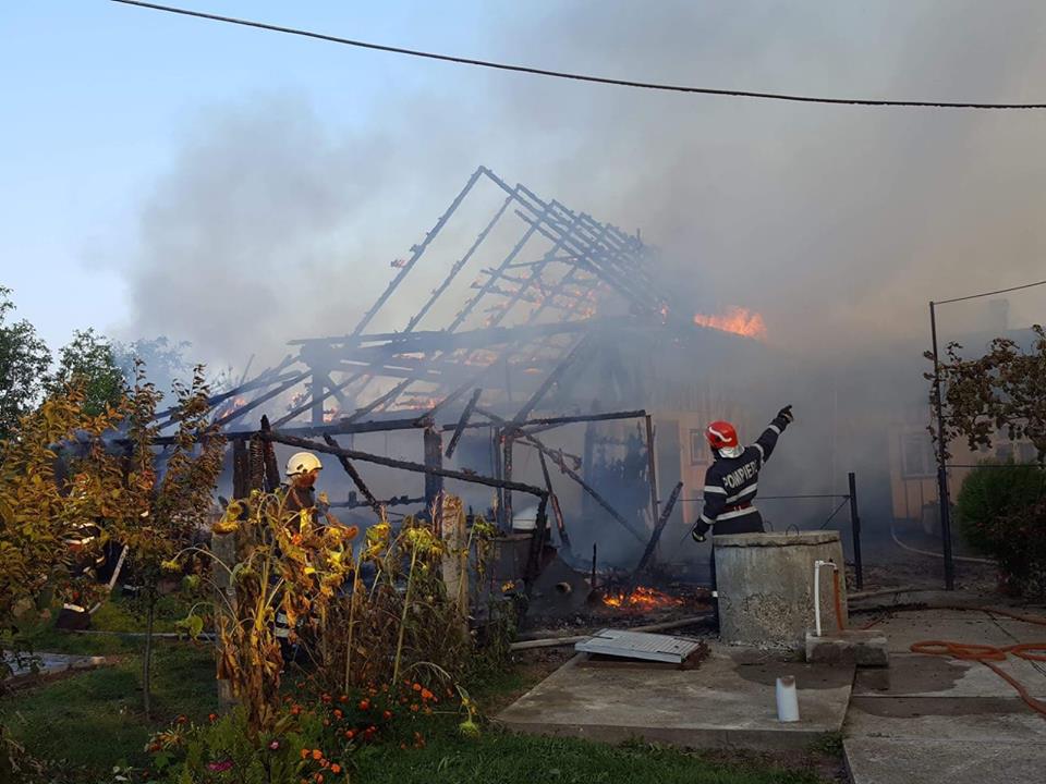 Incendiu de la o oală aflată pe sobă