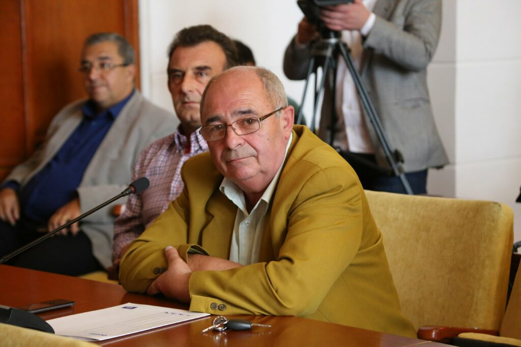 Da, Vasile Oşean a făcut facultatea de directori