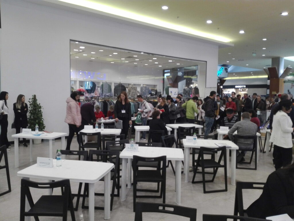 Bursa locurilor de muncă: 33 de angajări pe loc