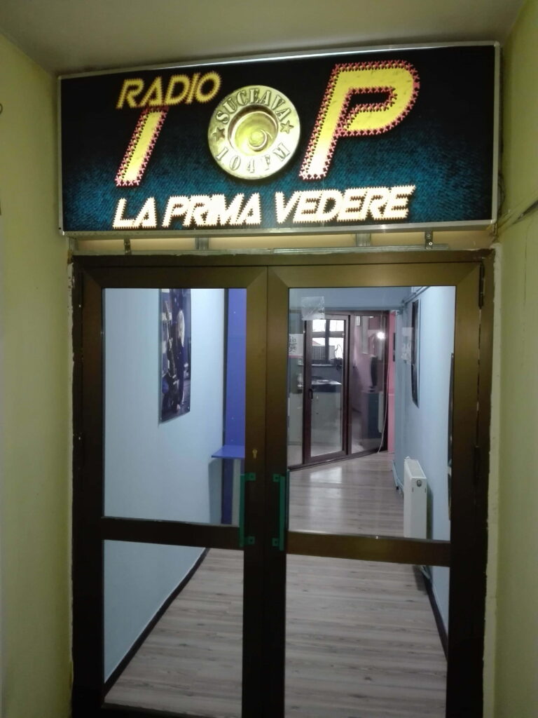 27 de ani