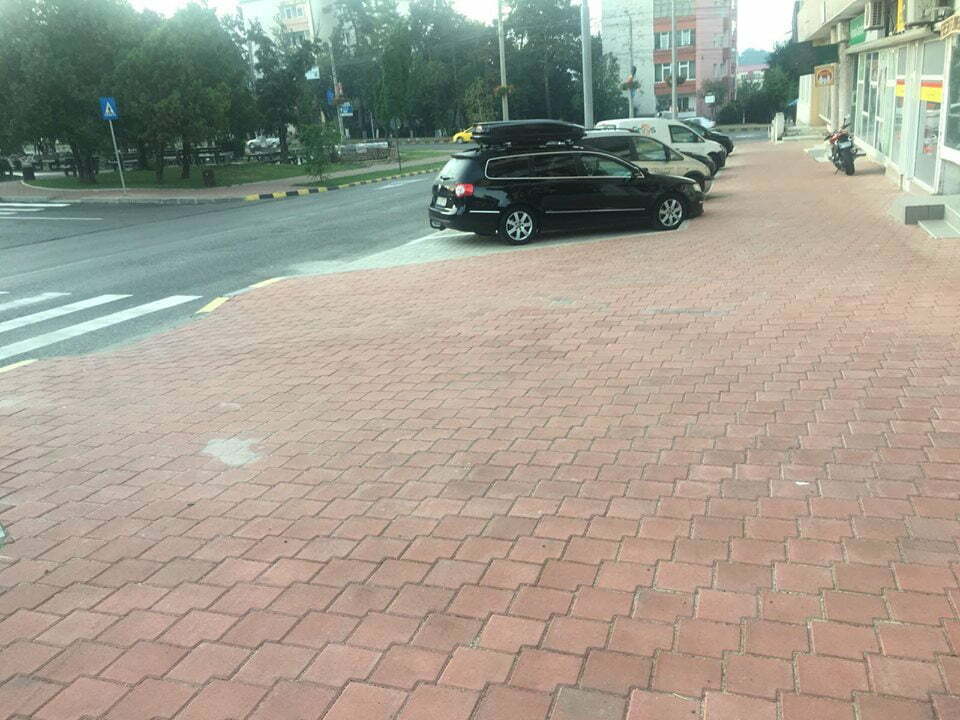 Primăria intenţionează să facă 10 parcări supraterane