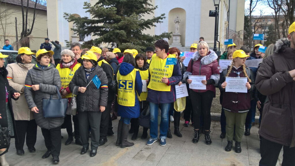 Profesorii suceveni, listă de revendicări înaintată Prefecturii