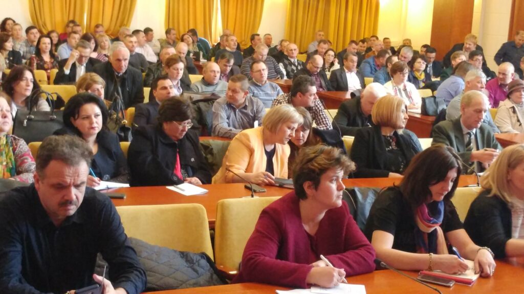 560 de secţii de vot pentru europarlamentare