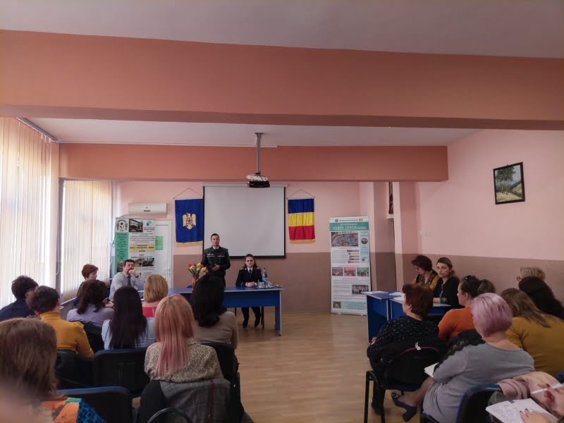 Poliţiştii, discuţii cu părinţii, în cadrul programului „Siguranţă de nota 10”