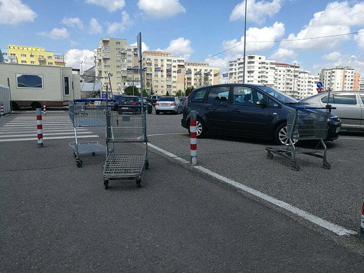 Lucrări şi coşuri de cumpărături abandonate