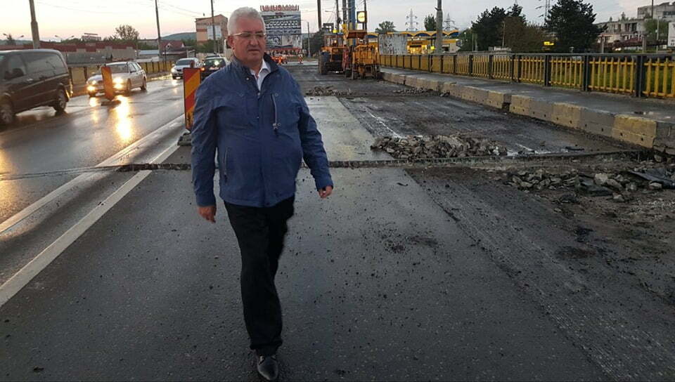 Primarul Lungu, nemulţumit de lucrările de la pod