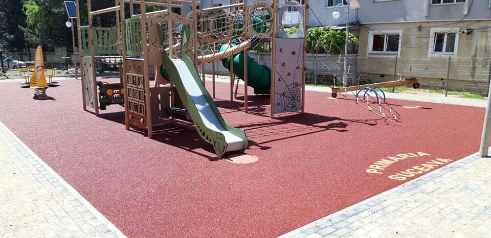 Lucrările la locul de joacă de pe Amurgului, în grafic
