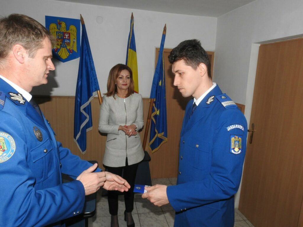 La decorări înainte, la anchete înapoi