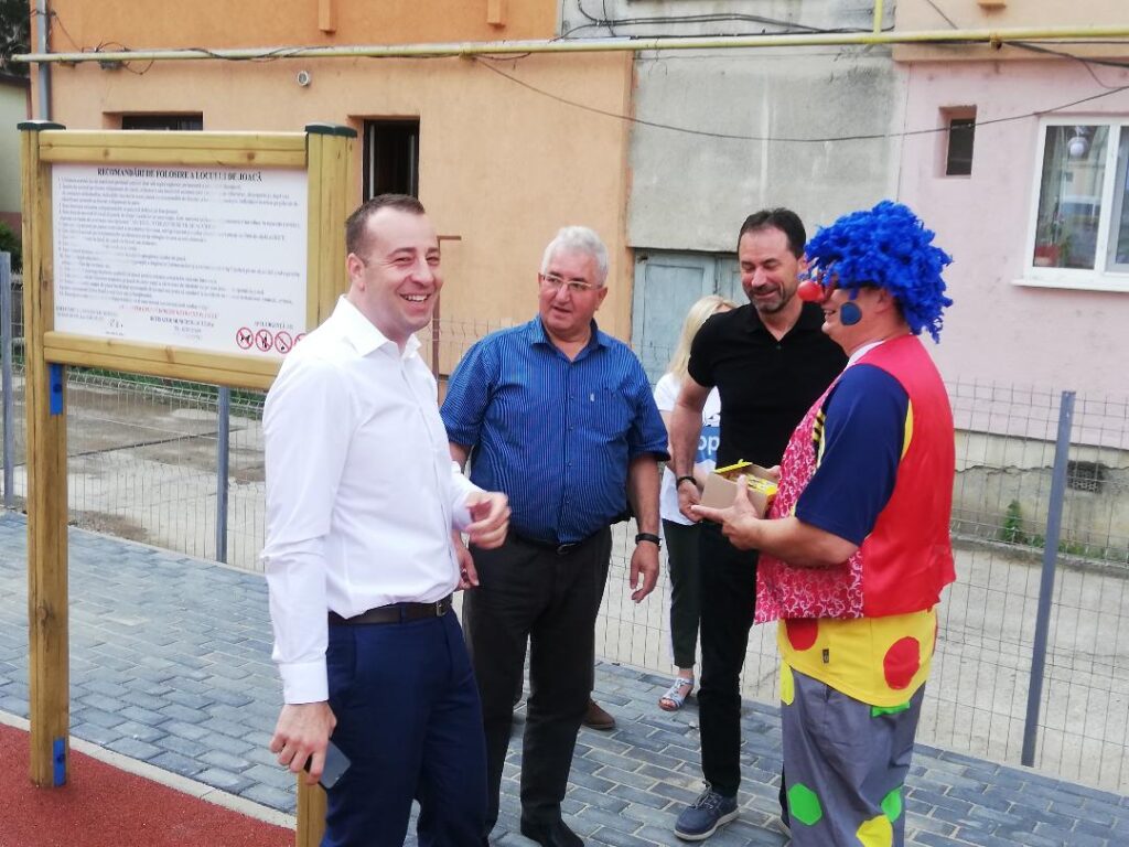 Locul de joacă de pe Amurgului, „un cadou pentru vacanţa mare”