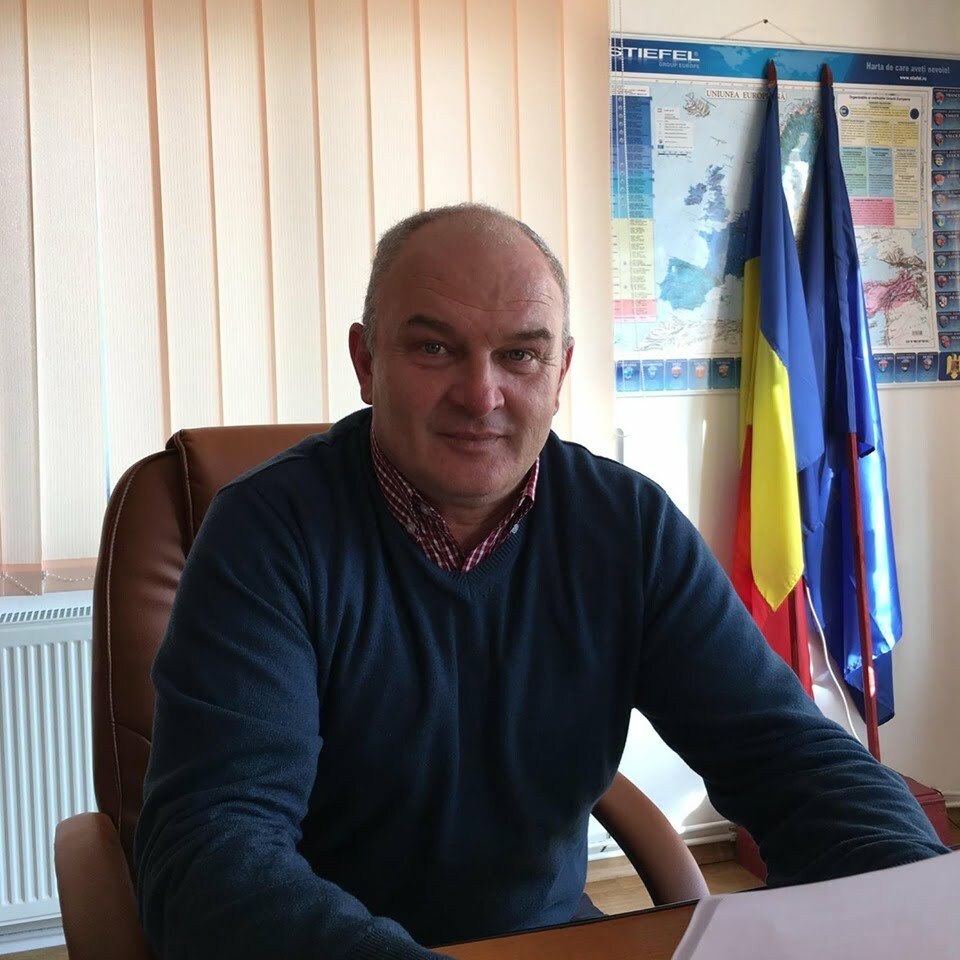 Primarul de la Ipoteşti, demis din cauză de incompatibilitate