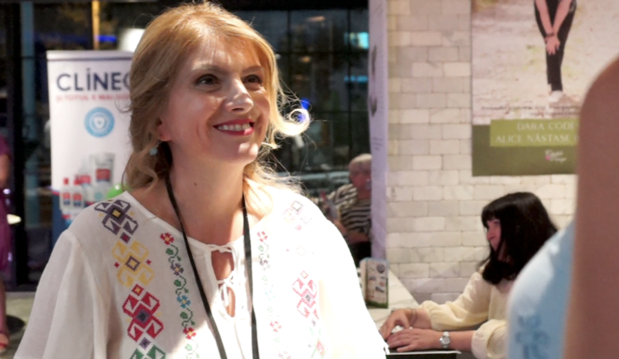 Sucevencelor, sunaţi-o pe Alice!