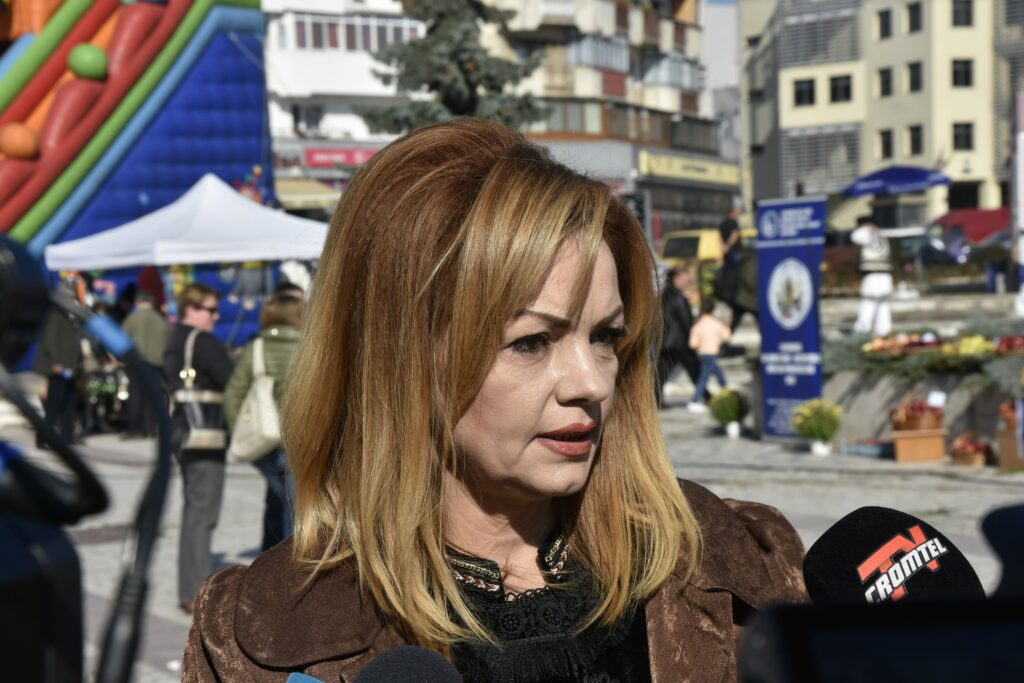 Farsa cu prefectul apolitic